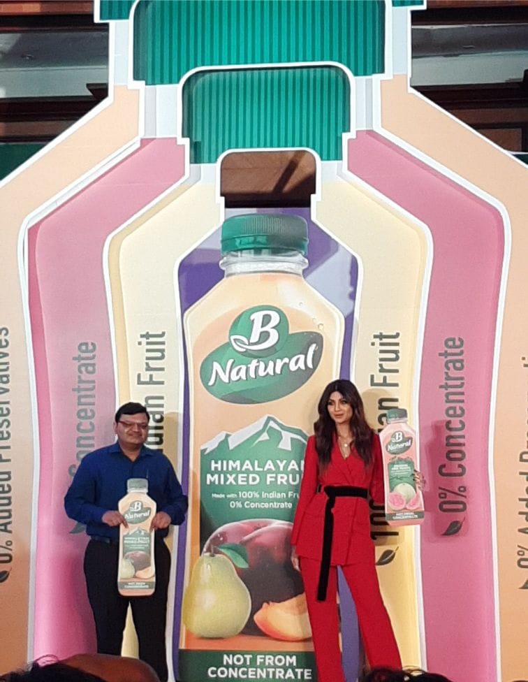Shilpa Shetty Kundra with Sanjeev Shukla of ITC (1)